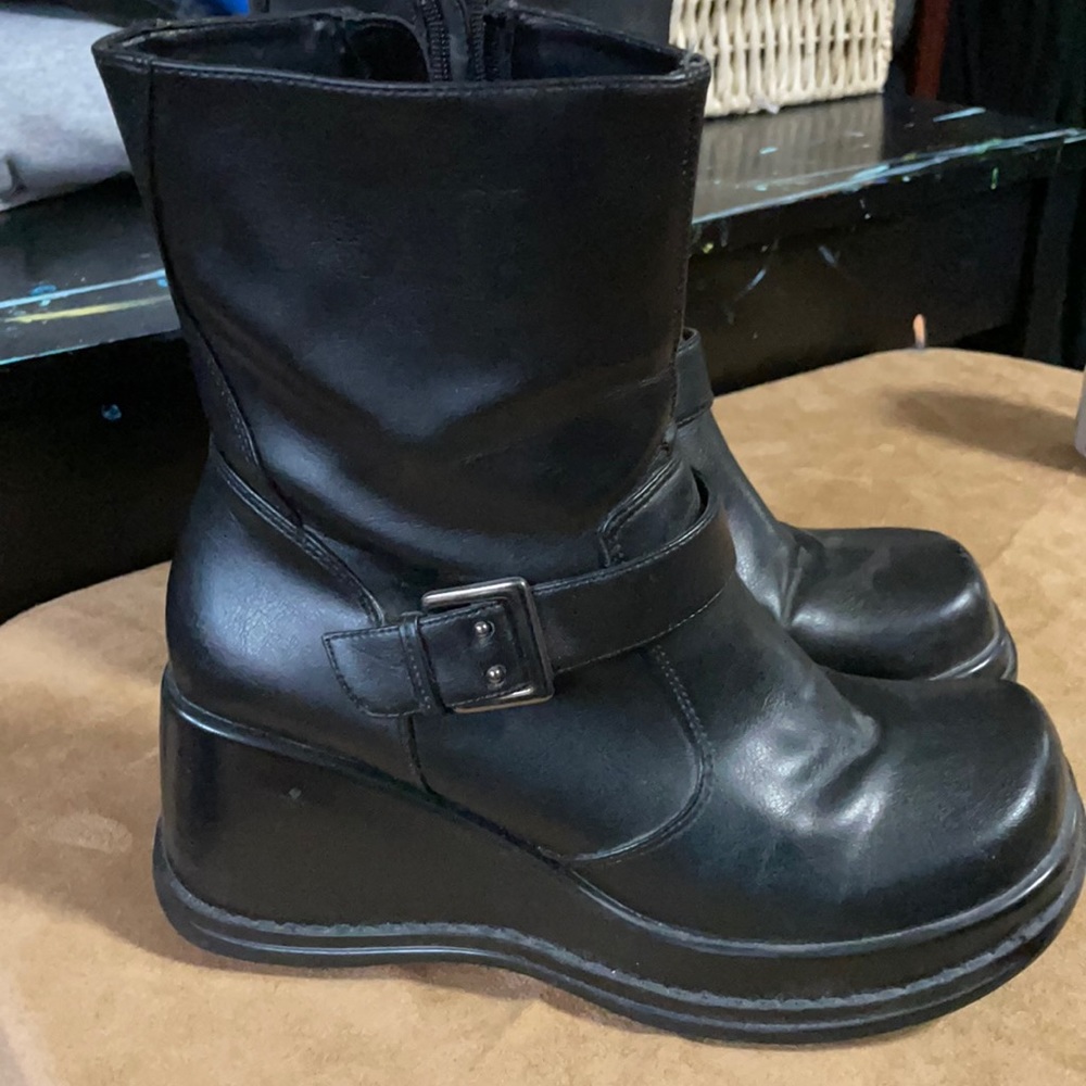 Mia platform boots